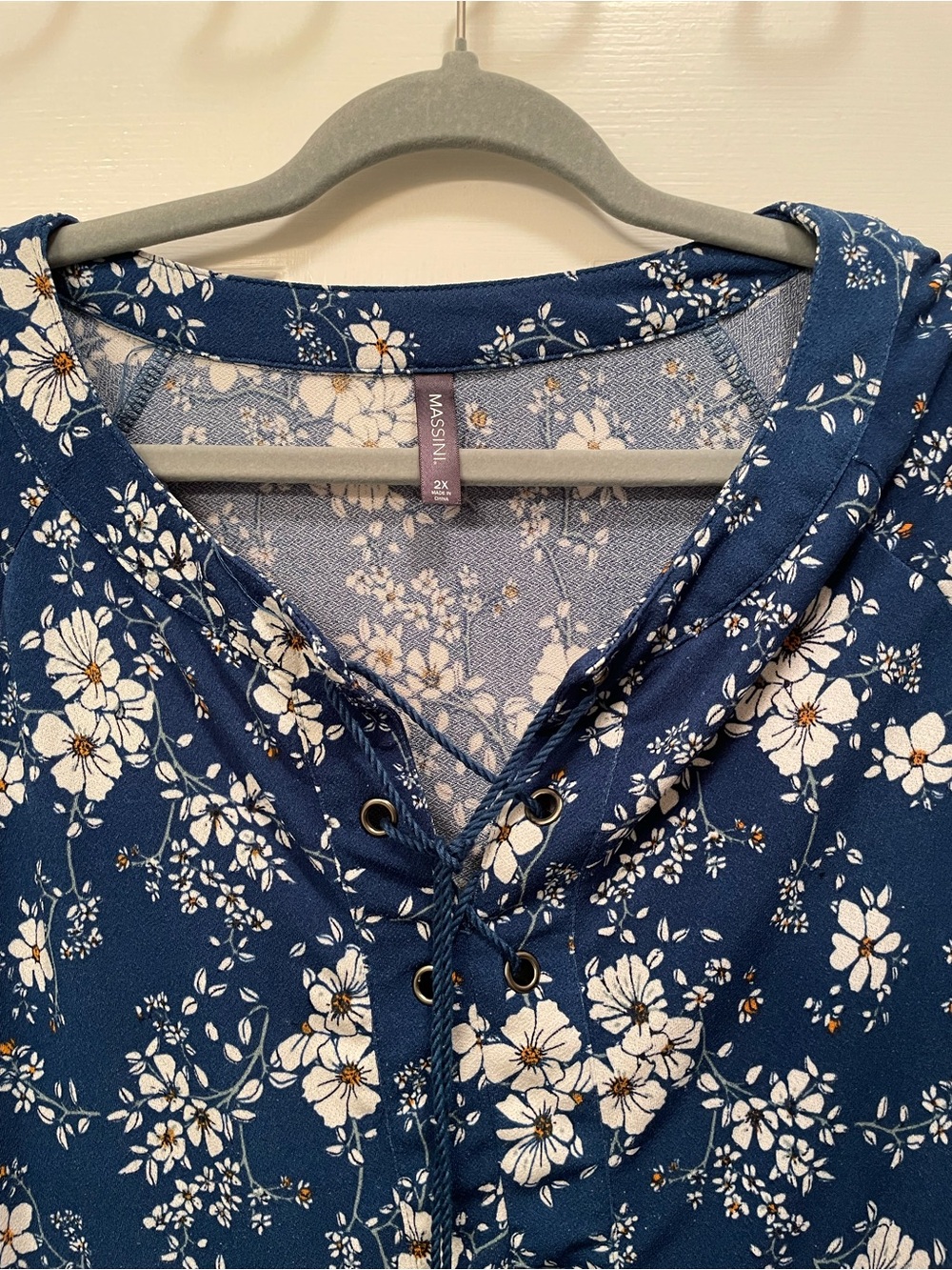 Massini Women's Navy Floral Lace-Up  Top 2XL Long Sleeve - Picture 3 of 6